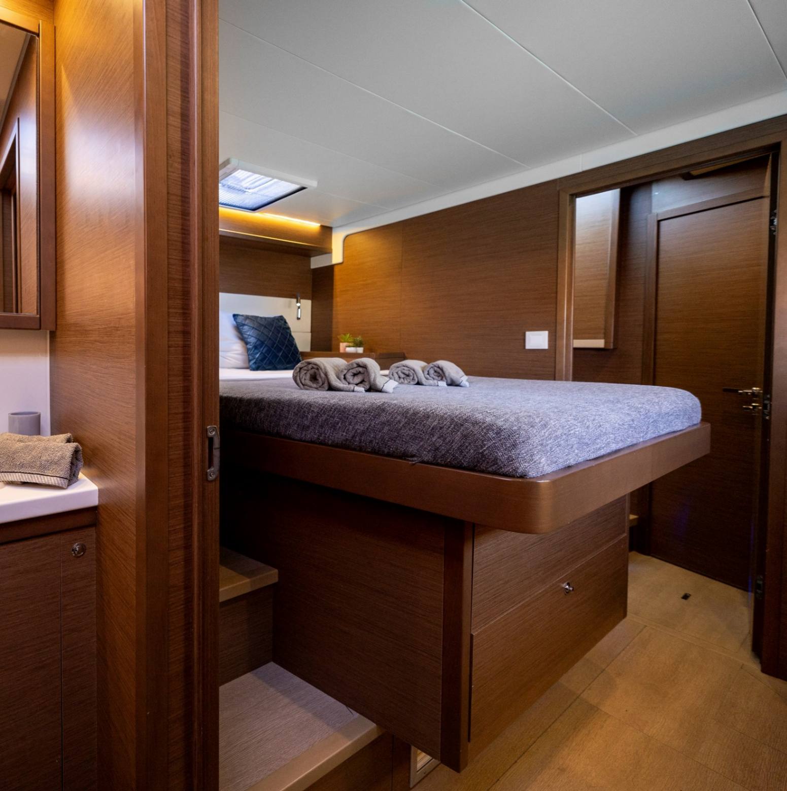 Guest Cabin Bow Port